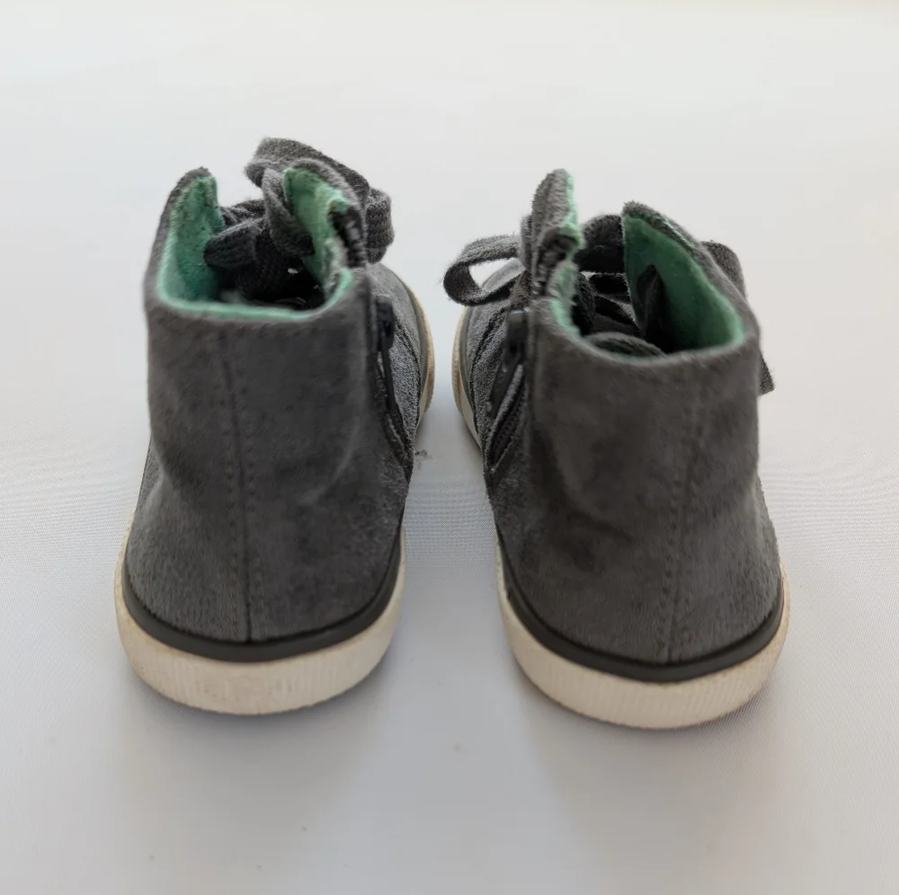 Cat & Jack Charcoal Boots with Teal Lining